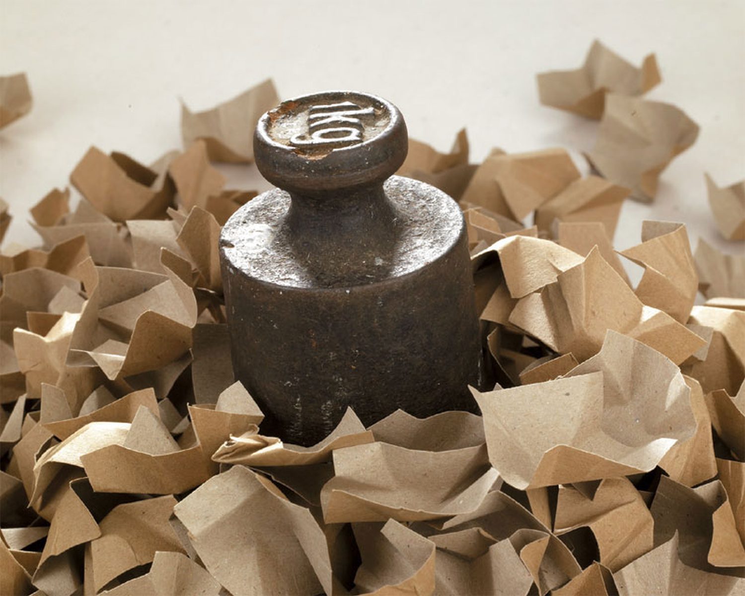 DECOFILL dekorative Papier-Verpackungschips Polsterchips, schwarz, 400 Liter